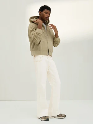 Bershka Jeansy O Kroju Flare Straight Mężczyzna Kremowy