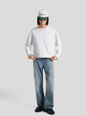 Bershka Jeansy O Kroju Flare Straight Mężczyzna Wyblakły Niebieski