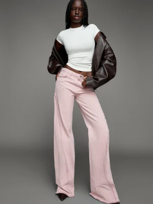 Bershka Jeansy O Kroju Flare Z Fakturą Kobieta Czerwony