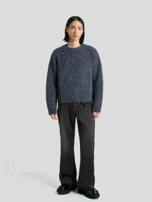 Bershka Jeansy O Kroju Flare Z Frędzlami Mężczyzna Czarny