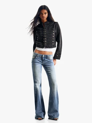 Bershka Jeansy O Kroju Flare Z Niskim Stanem I Haftem Kobieta Jasnoniebieski