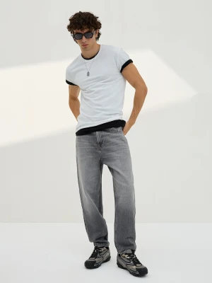 Bershka Jeansy O Kroju Loose Mężczyzna Ciemnoszary