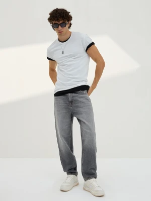 Bershka Jeansy O Kroju Loose Mężczyzna Ciemnoszary