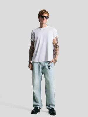 Bershka Jeansy O Kroju Loose Mężczyzna Jasnoniebieski