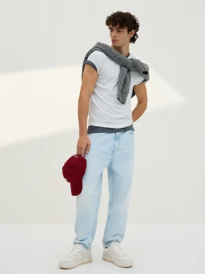 Bershka Jeansy O Kroju Loose Mężczyzna Jasnoniebieski