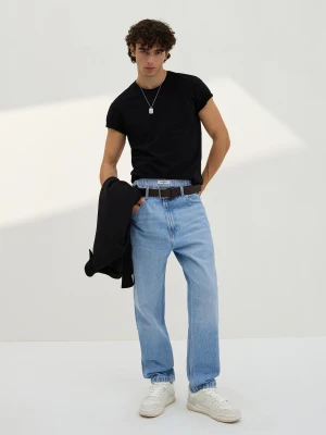 Bershka Jeansy O Kroju Loose Mężczyzna Wyblakły Niebieski