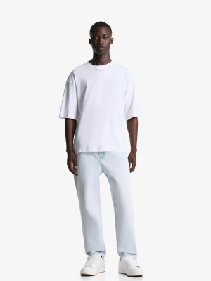 Bershka Jeansy O Kroju Loose Tapered Mężczyzna Jasnoniebieski