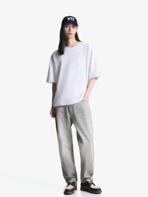 Bershka Jeansy O Kroju Loose Tapered Mężczyzna Szary