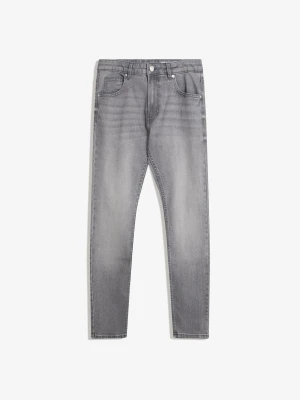 Bershka Jeansy O Kroju Skinny Mężczyzna Ciemnoszary