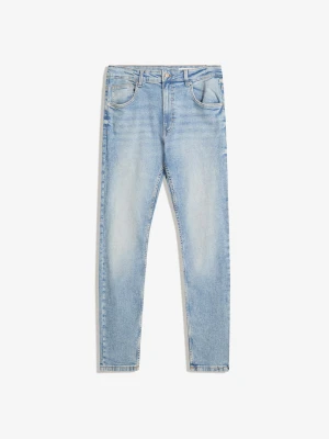 Bershka Jeansy O Kroju Skinny Mężczyzna Wyblakły Niebieski