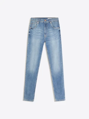 Bershka Jeansy O Kroju Skinny Mężczyzna Wyblakły Niebieski