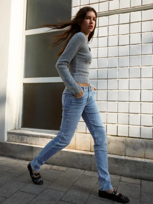 Bershka Jeansy O Kroju Skinny Z Wysokim Stanem Kobieta Wyblakły Niebieski