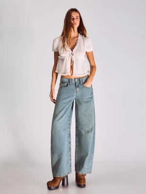 Bershka Jeansy O Kroju Slouchy Z Niskim Stanem Kobieta Wyblakły Niebieski