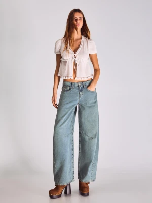 Bershka Jeansy O Kroju Slouchy Z Niskim Stanem Kobieta Wyblakły Niebieski