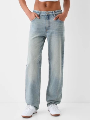 Bershka Jeansy O Kroju Straight Fit Kobieta Wyblakły Niebieski