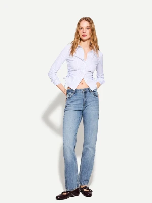 Bershka Jeansy O Kroju Straight Fit Kobieta Wyblakły Niebieski