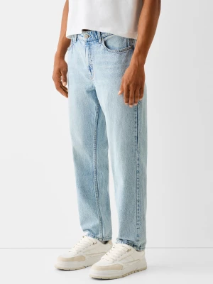 Bershka Jeansy O Kroju Straight Fit Mężczyzna Jasnoniebieski