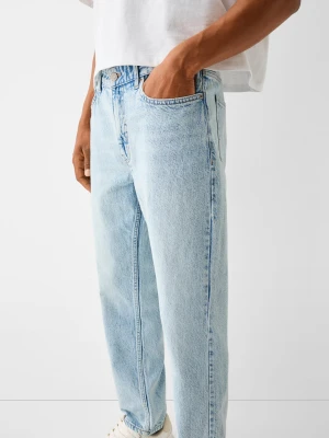 Bershka Jeansy O Kroju Straight Fit Mężczyzna Jasnoniebieski