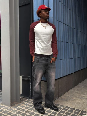 Bershka Jeansy O Kroju Straight Flare Mężczyzna Czarny