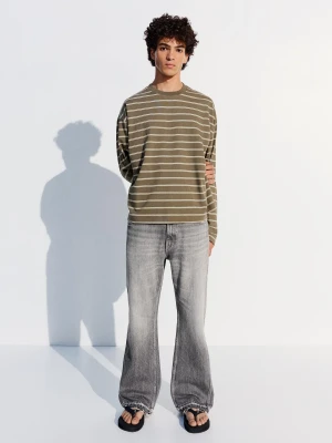 Bershka Jeansy O Kroju Straight Flare Mężczyzna Szary