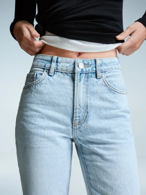 Bershka Jeansy O Kroju Straight Kobieta Jasnoniebieski