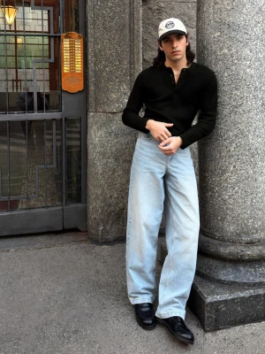 Bershka Jeansy O Kroju Straight Mężczyzna Jasnoniebieski