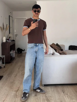 Bershka Jeansy O Kroju Straight Mężczyzna Jasnoniebieski