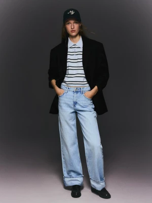 Bershka Jeansy O Kroju Straight Wide Leg Z Wysokim Stanem I Podwinięciem Kobieta Wyblakły Niebieski