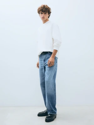 Bershka Jeansy O Kroju Straight Wide Mężczyzna Wyblakły Niebieski