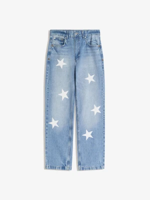 Bershka Jeansy O Kroju Straight Z Nadrukiem Mężczyzna Wyblakły Niebieski