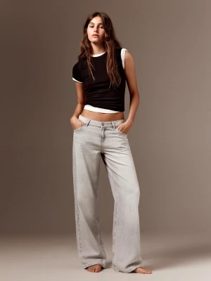 Bershka Jeansy O Kroju Straight Z Niskim Stanem Kobieta Szary