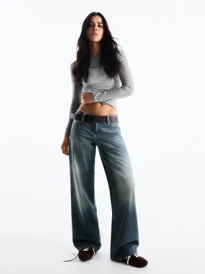 Bershka Jeansy O Kroju Straight Z Niskim Stanem Kobieta Wyblakły Niebieski