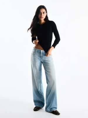 Bershka Jeansy O Kroju Straight Z Niskim Stanem Kobieta Wyblakły Niebieski