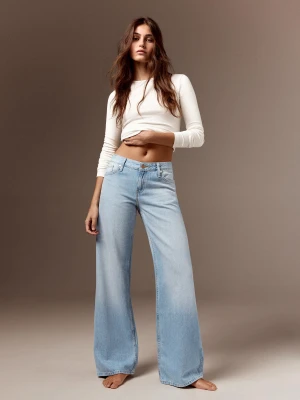 Bershka Jeansy O Kroju Straight Z Niskim Stanem Kobieta Wyblakły Niebieski