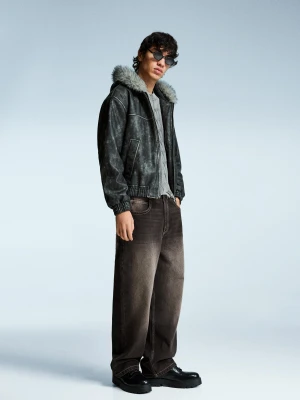 Bershka Jeansy O Kroju Super Baggy Z Ćwiekami Mężczyzna Czarny