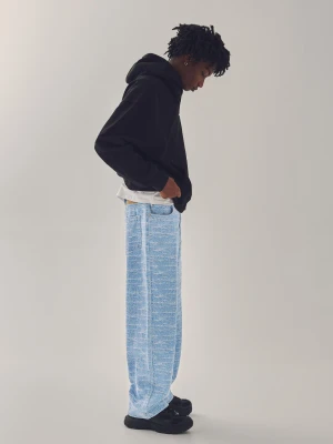 Bershka Jeansy O Kroju Super Baggy Z Fakturą Mężczyzna Jasnoniebieski