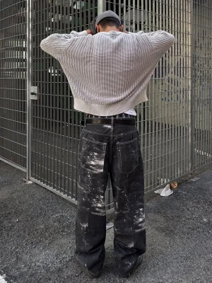 Bershka Jeansy O Kroju Super Baggy Z Nadrukiem Mężczyzna Czarny