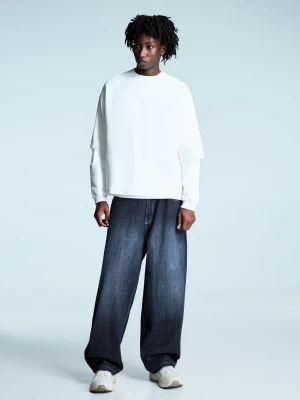 Bershka Jeansy O Kroju Super Baggy Z Naszywką I Ćwiekami Mężczyzna Granatowy