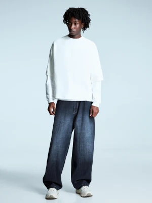 Bershka Jeansy O Kroju Super Baggy Z Naszywką I Ćwiekami Mężczyzna Granatowy