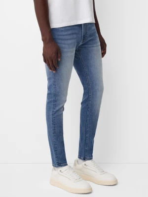 Bershka Jeansy O Kroju Super Skinny Mężczyzna Wyblakły Niebieski