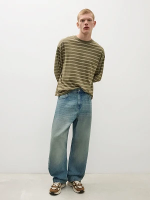Bershka Jeansy O Kroju Twisted Fit Mężczyzna Wyblakły Niebieski
