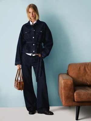 Bershka Jeansy O Kroju Wide Leg Straight Z Fakturą Kobieta Granatowy