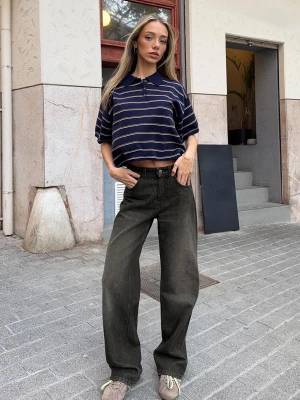 Bershka Jeansy O Kroju Wide Leg Straight Z Wysokim Stanem Kobieta Czarny