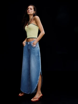Bershka Jeansy O Kroju Wide Leg Z Rozcięciem Z Boku Kobieta Wyblakły Niebieski
