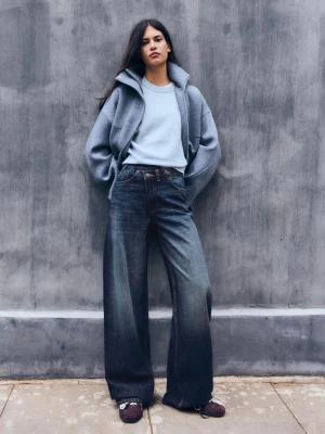 Bershka Jeansy O Kroju Wide Leg Ze Skrzyżowanym Pasem Kobieta Niebieski