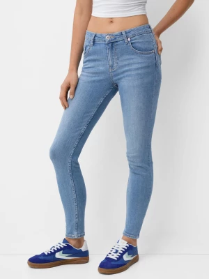 Bershka Jeansy Rurki Push Up Kobieta Wyblakły Niebieski