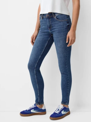 Bershka Jeansy Skinny Fit Z Niskim Stanem Kobieta Niebieski