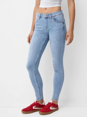 Bershka Jeansy Skinny Fit Z Niskim Stanem Kobieta Wyblakły Niebieski