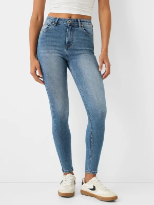 Bershka Jeansy Skinny Z Bardzo Wysokim Stanem Kobieta Wyblakły Niebieski