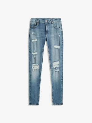 Bershka Jeansy Superskinny Z Dziurami Mężczyzna Wyblakły Niebieski
